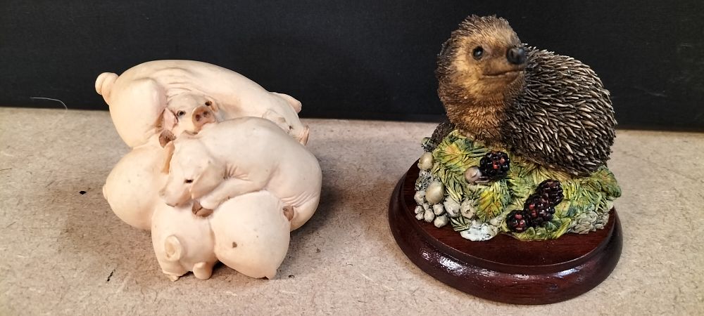 Lot 322: 2 Composite Animal Figurines including 1993 Border Fine Arts Hedgehog, M28