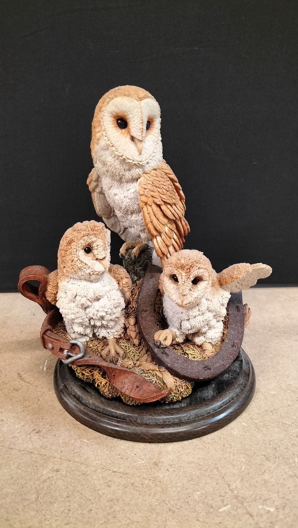 Lot 335: A Country Artists Shadows in the Barn G 500 Composite Figurine