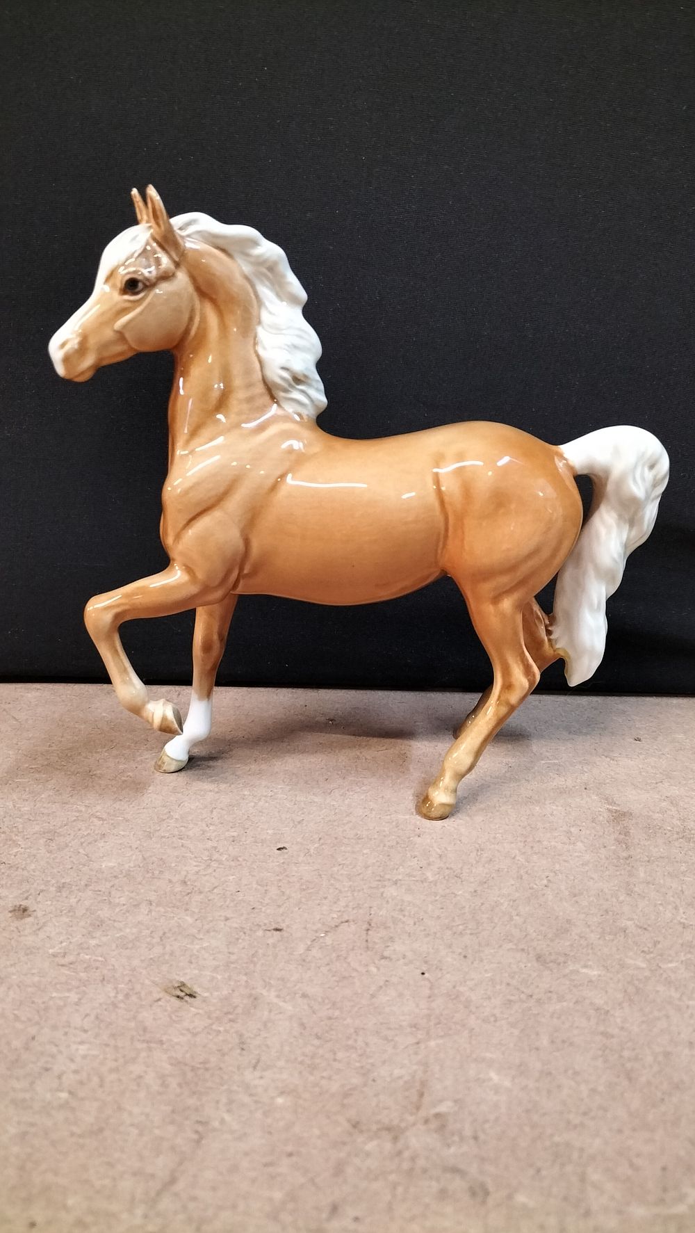 Lot 339: A Beswick England Porcelain Palomino Prancing Arab Horse Figurine