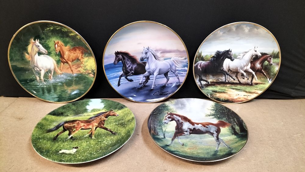 Lot 346: 5 Decorative Porcelain Equestrian Wall Plates by Franklin Mint Royal Doulton and Royal Worcester
