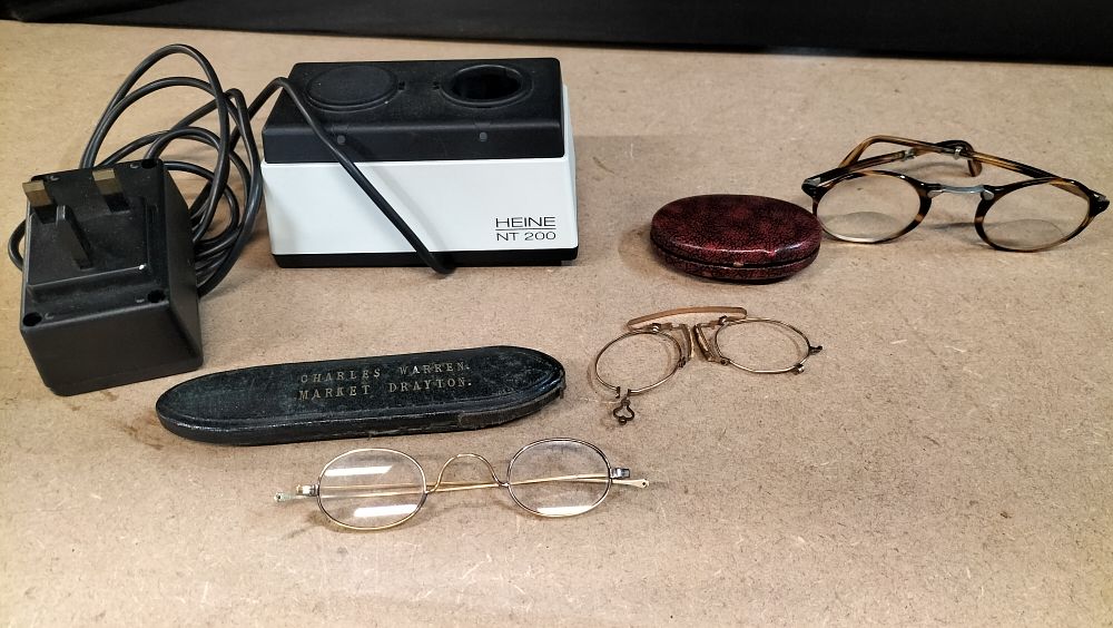 Lot 352: A Heine NT 200 Charging Base and 3 Pairs of Vintage Spectacles