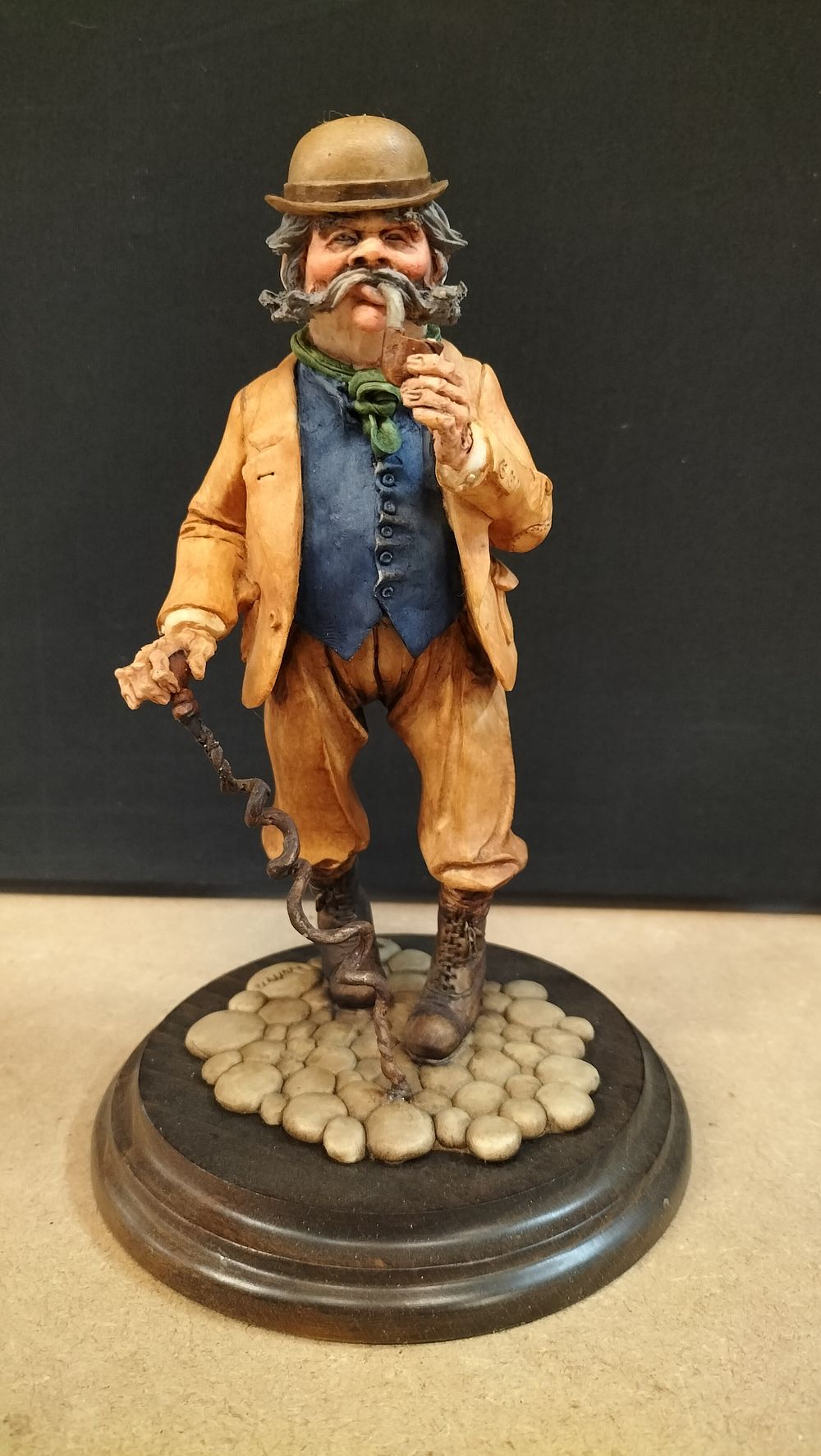 Lot 357: A Country Artists Stratford Editions Polychrome Resin Figurine of a Gentleman