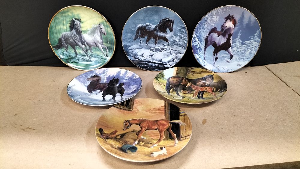 Lot 358: A Collection of 6 Equestrian Themed Gilded Porcelain Decorative Plates