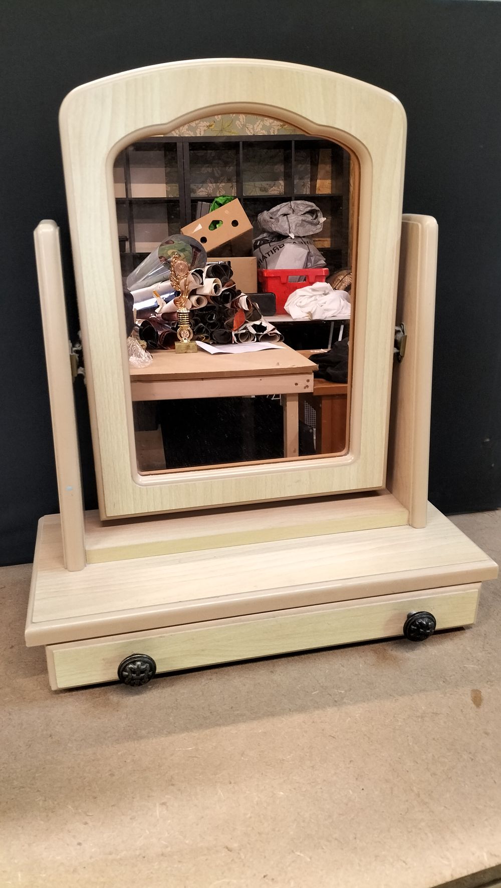 Lot 373: A Light Wood Finish Tabletop Swing Dressing Table Mirror with Drawer