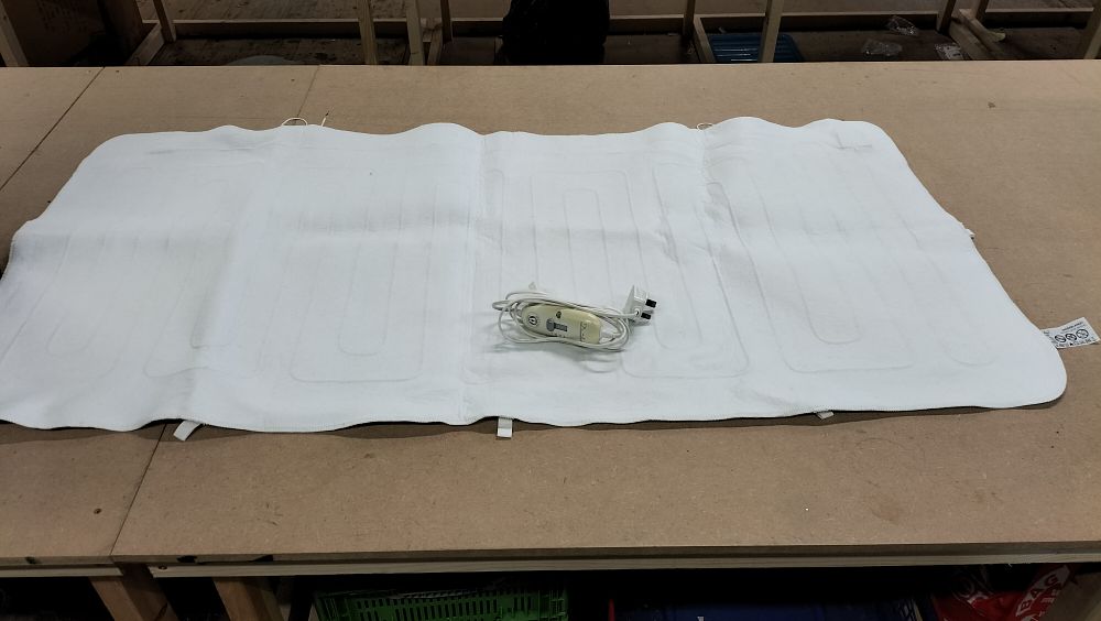 Lot 383: A Dreamland Type A0328 Electric Underblanket