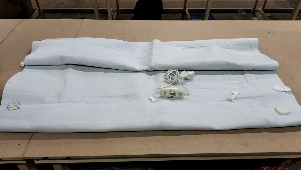 Lot 384: Dreamland Type A0330 Extra Foot Warmth Electric Underblanket