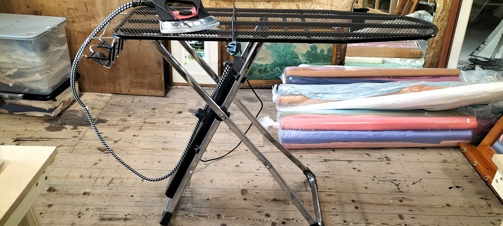 Lot 394: A LauraStar Premium Type 357 Professional Steam Ironing System, Model 703