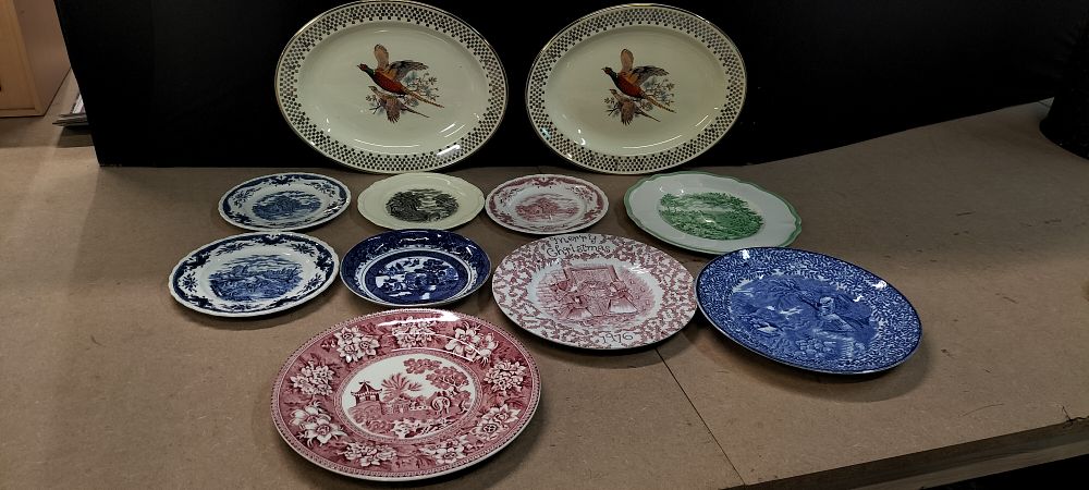 Lot 400: A Collection of 11 Earthenware Plates and Oval Trend J and G Meakin Chargers