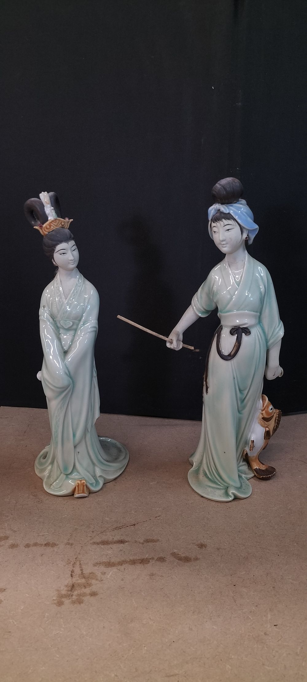 Lot 425: 2 Glazed Porcelain Figures of a Noblewoman and a Fisherwoman