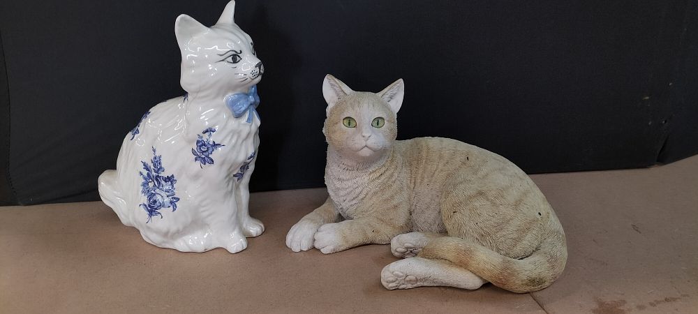 Lot 427: A Pair of Ceramic and Resin Cat Figurines