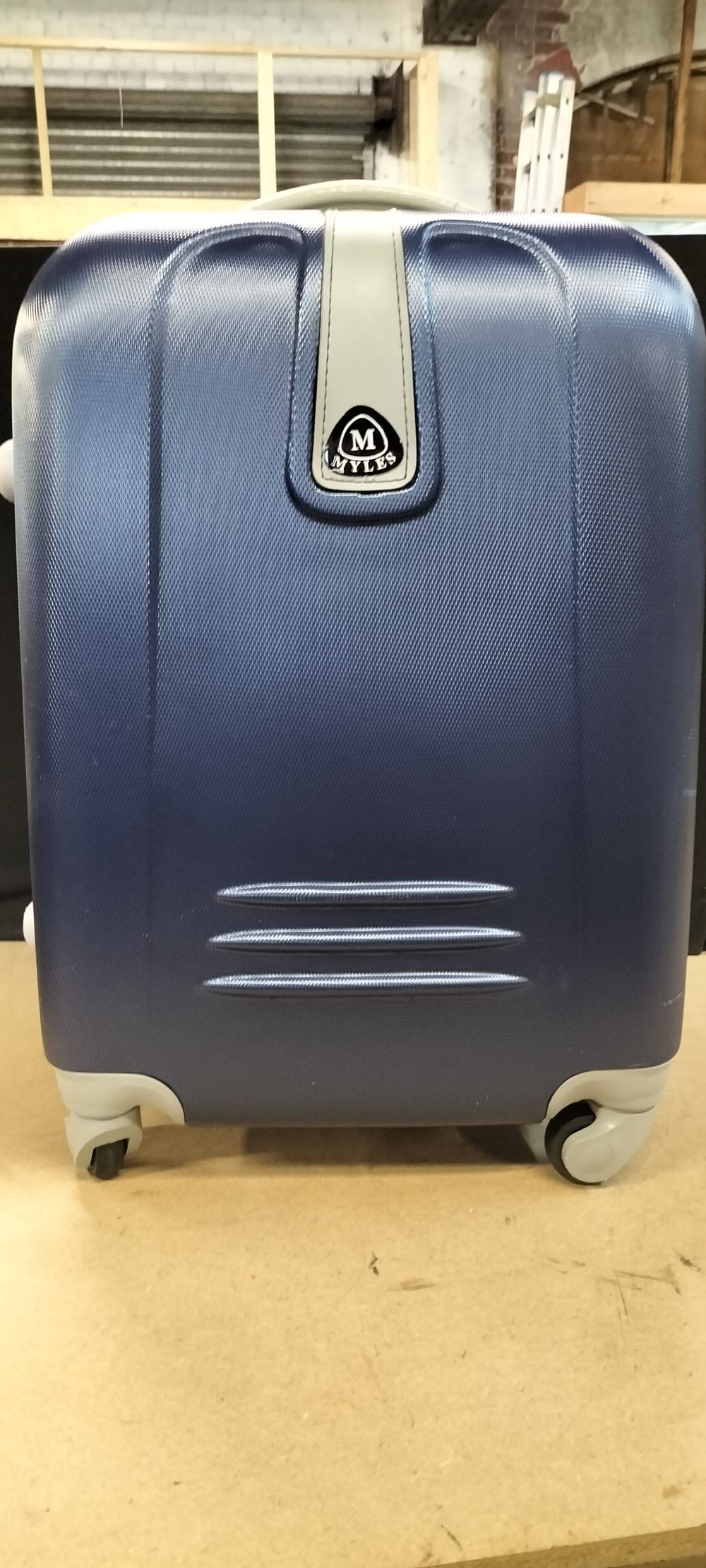 Lot 209: A Myles Hardshell Four Wheel Spinner Suitcase
