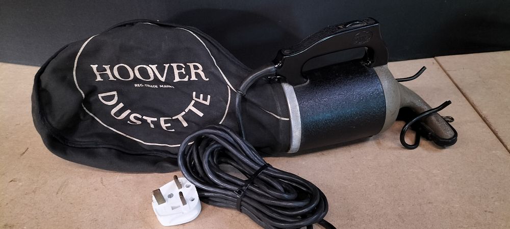 Lot 229: A Vintage 1950-60's Hoover Dustette Model 100 Handheld Vacuum Cleaner