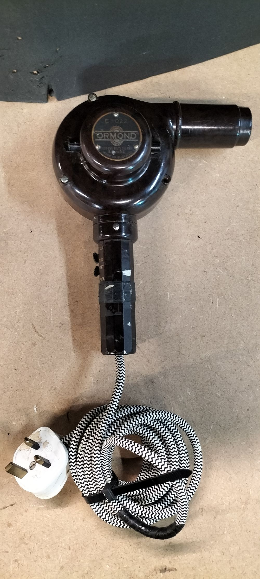 Lot 231: A Vintage Ormond Engineering Company Ltd Bakelite Hairdryer, E 1022