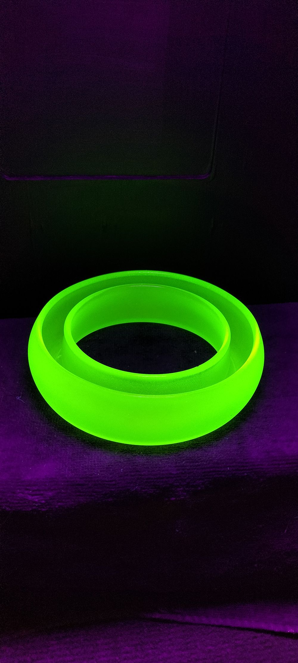 Lot 276: A Satin Finished Uranium Glass Posy Ring Bowl