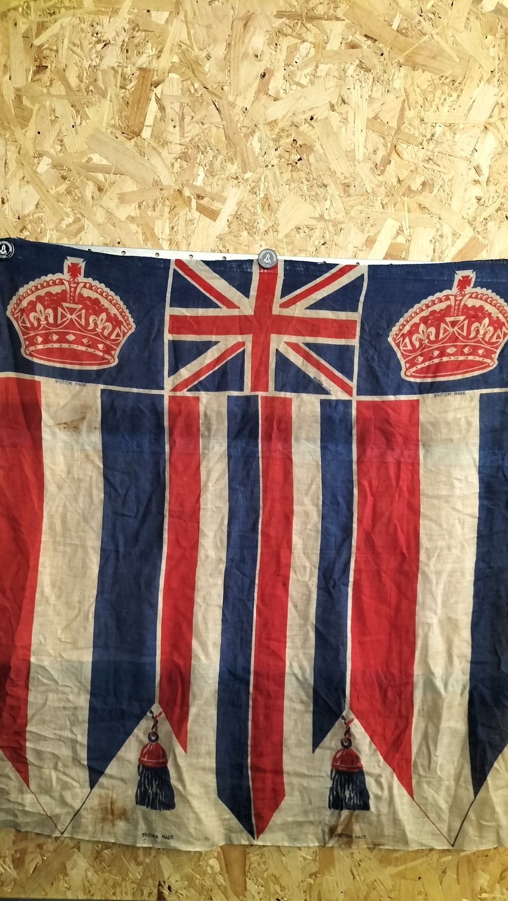 Lot 291: A Vintage Printed Cotton Patriotic Bunting Valance