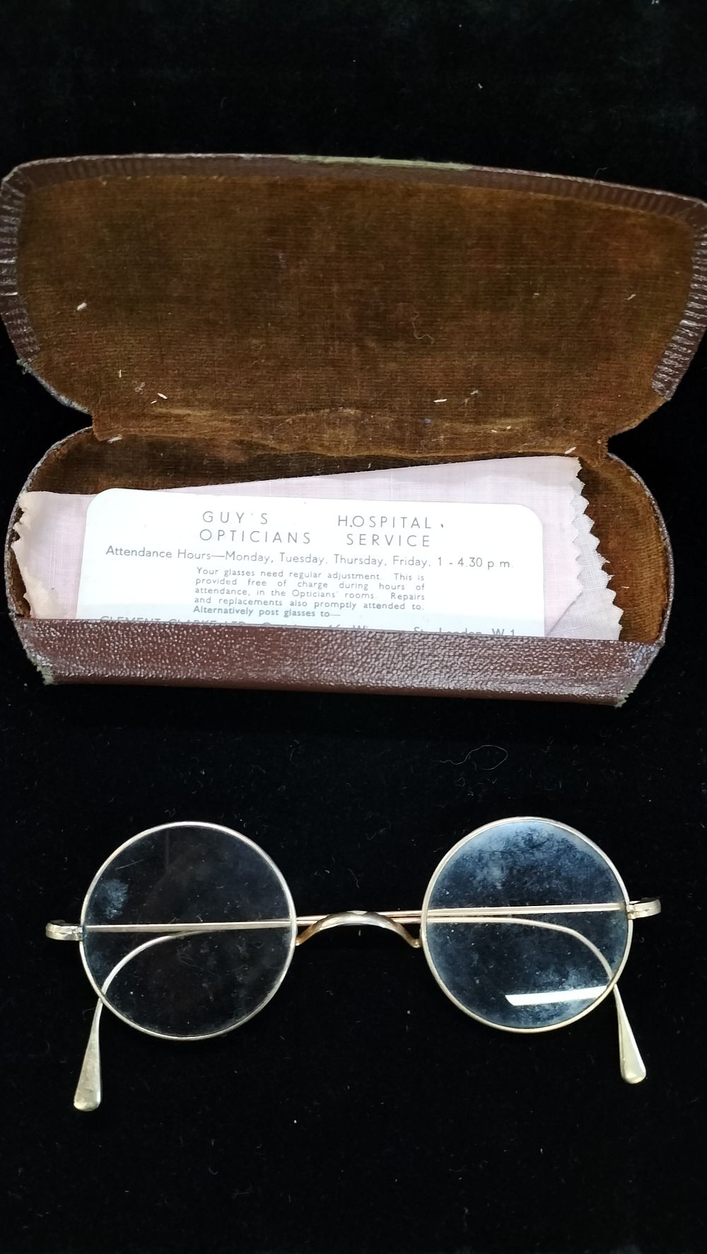 Lot 429: A Pair of Yellow Metal Round Frame Windsor Style Spectacles