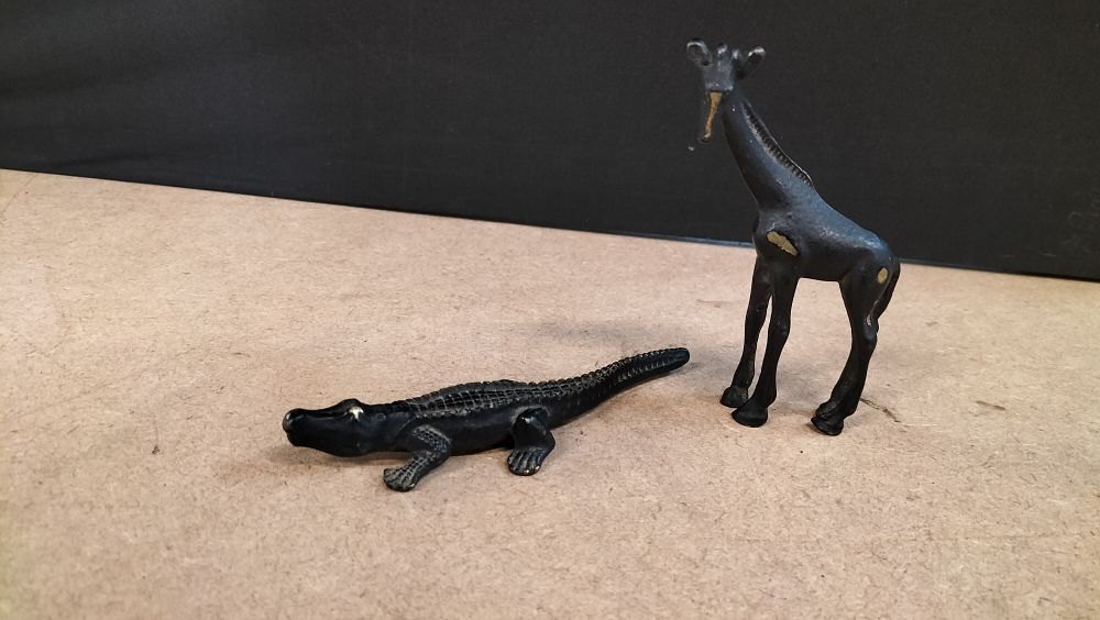Lot 440: 2 Vintage Black Cold Painted Cast Metal Animal Figurines