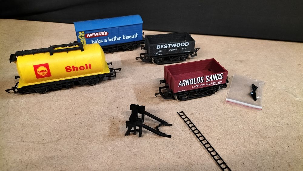 Lot 158: A Collection of 4 Plastic Model Railway Wagons and Accessories