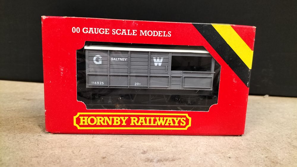 Lot 160: Hornby Railways 00 Gauge G.W.R. 20 Ton Toad Brake Van, R.018