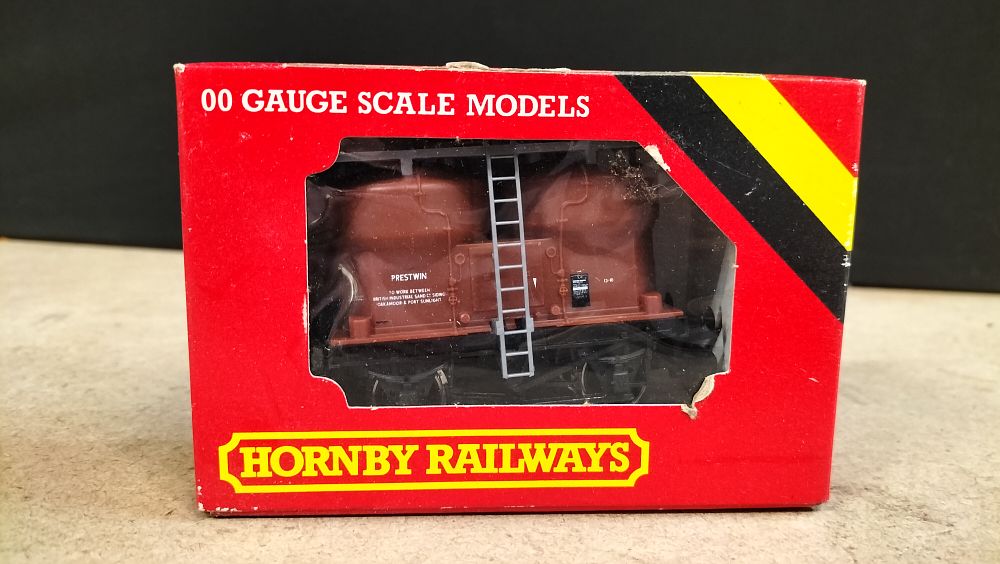 Lot 162: Hornby Railways R.125 Prestwin Twin Silo Wagon