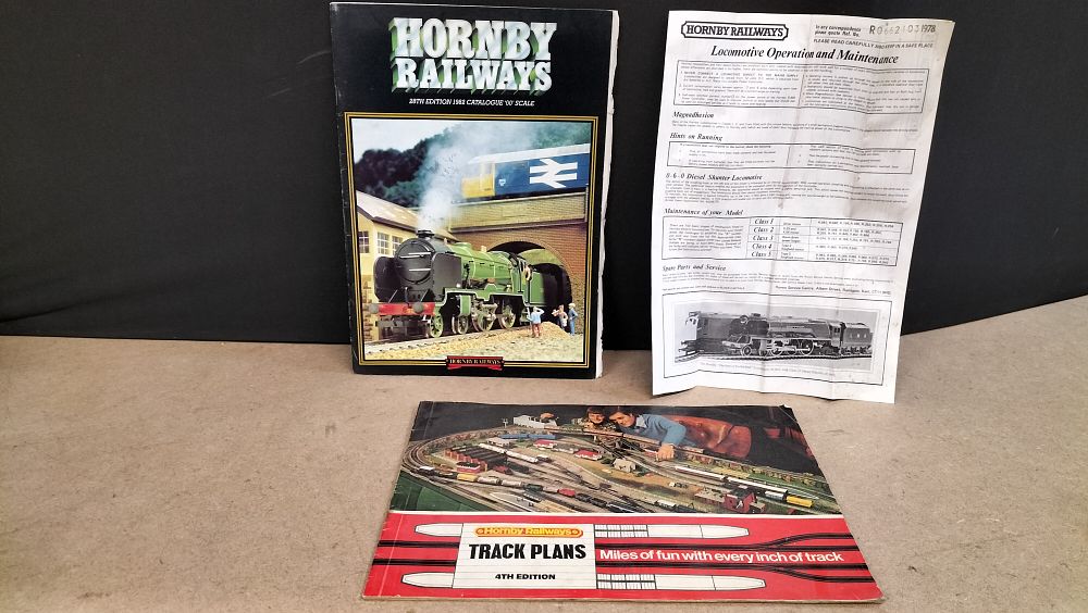 Lot 164: 3 Hornby Railways Catalogues and Leaflets including 28th Edition 1982 Catalogue
