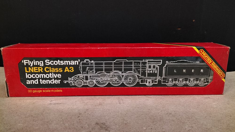 Lot 168: A Hornby Railways LNER Class A3 Flying Scotsman Locomotive and Tender, R.855