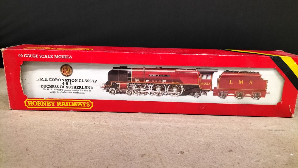 Lot 170: A Vintage Hornby Railways OO Gauge Duchess of Sutherland Locomotive and Tender, R.066