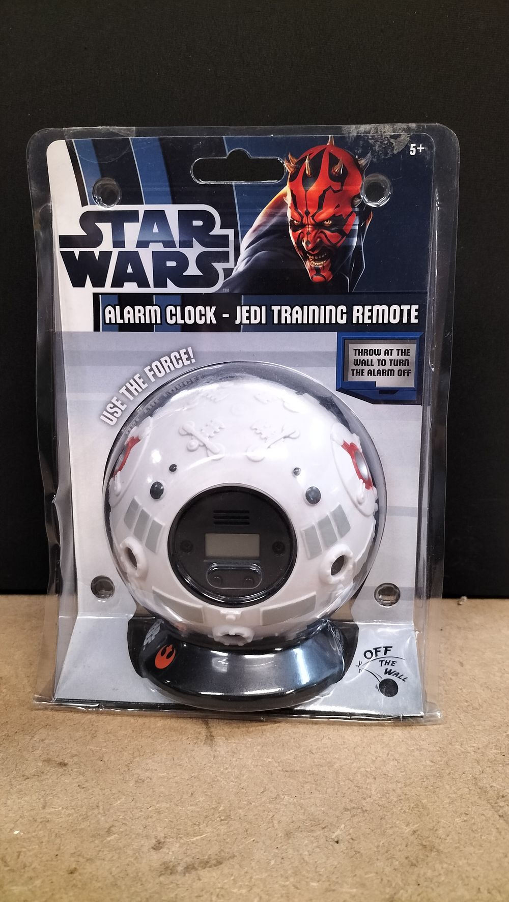 Lot 187: Star Wars Zeon Alarm Clock - Jedi Training Remote STAR143