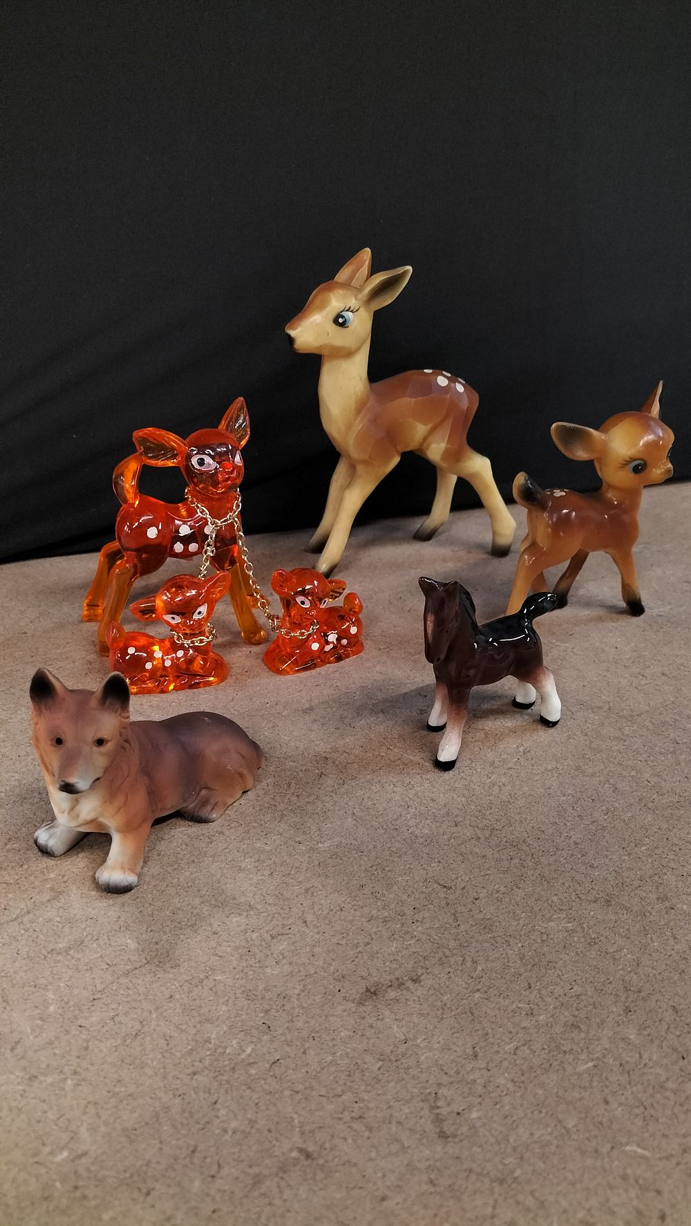 Lot 268: A Collection of 7 Ceramic and Resin Animal Figurines