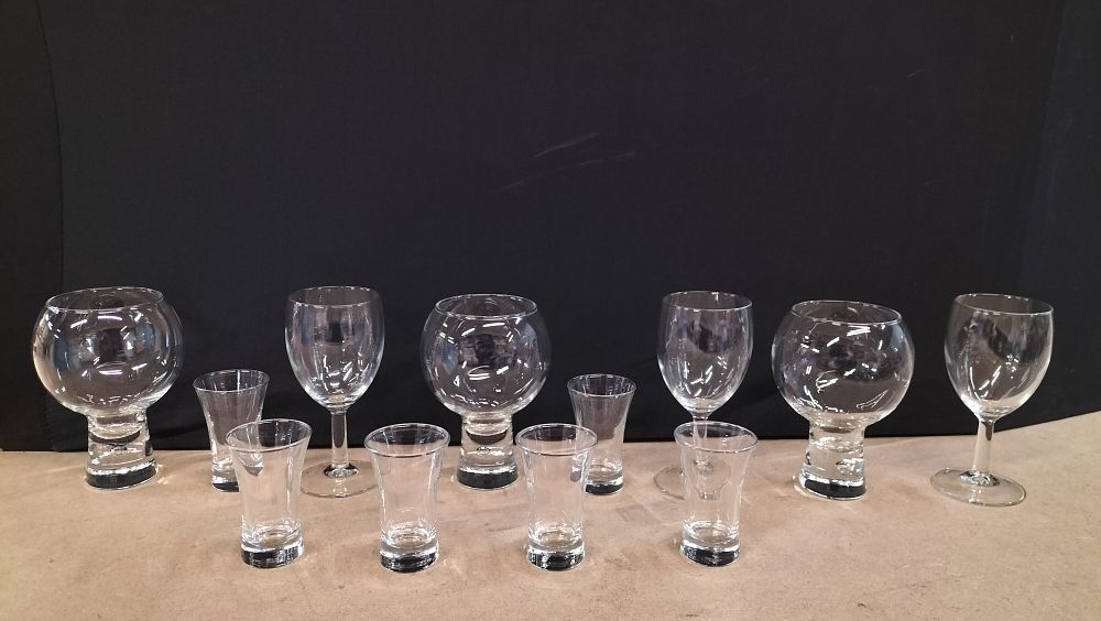 Lot 272: A Set of 12 Clear Glass Brandy Balloons Wine and Shot Glasses