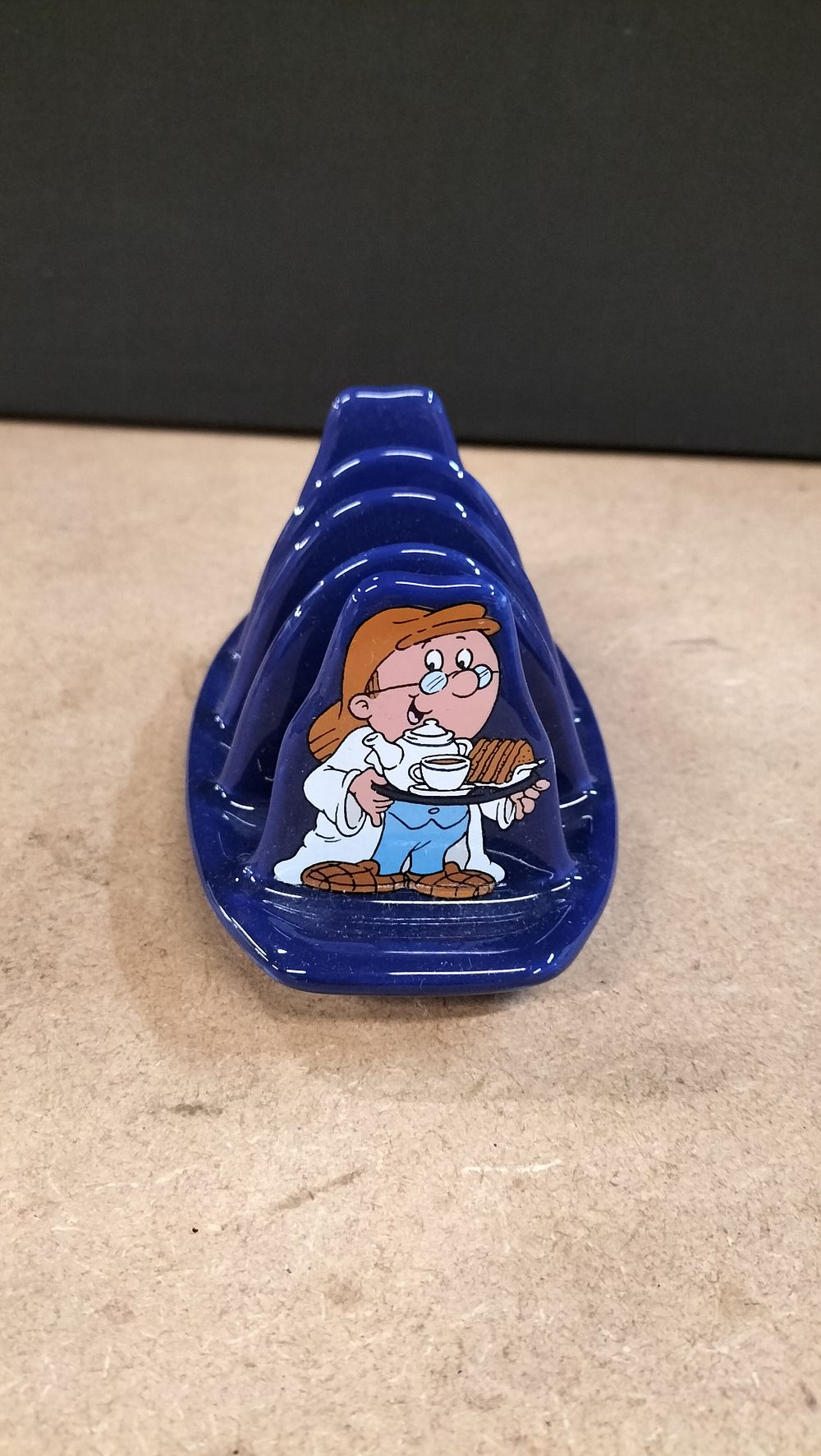 Lot 275: Wade Lyons Tetley Tea Gaffer Ceramic Toast Rack