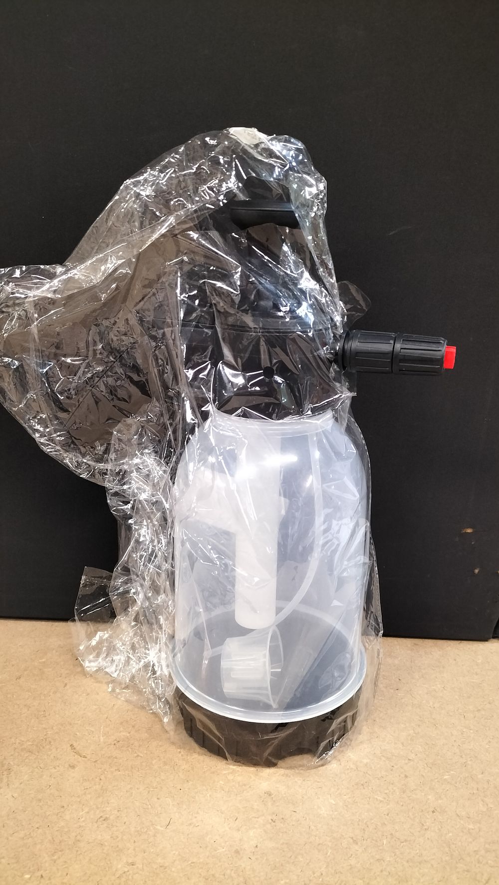 Lot 285: Hioph 2L Hand Pressurised Snow Foam Pump Sprayer