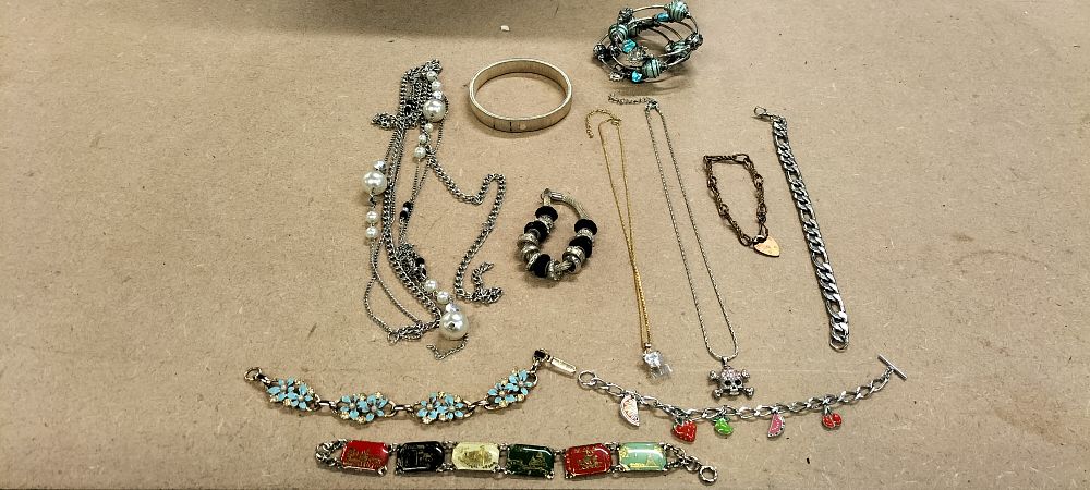 Lot 321: An Assortment of Base Metal, Glass and Enamel Costume Jewellery