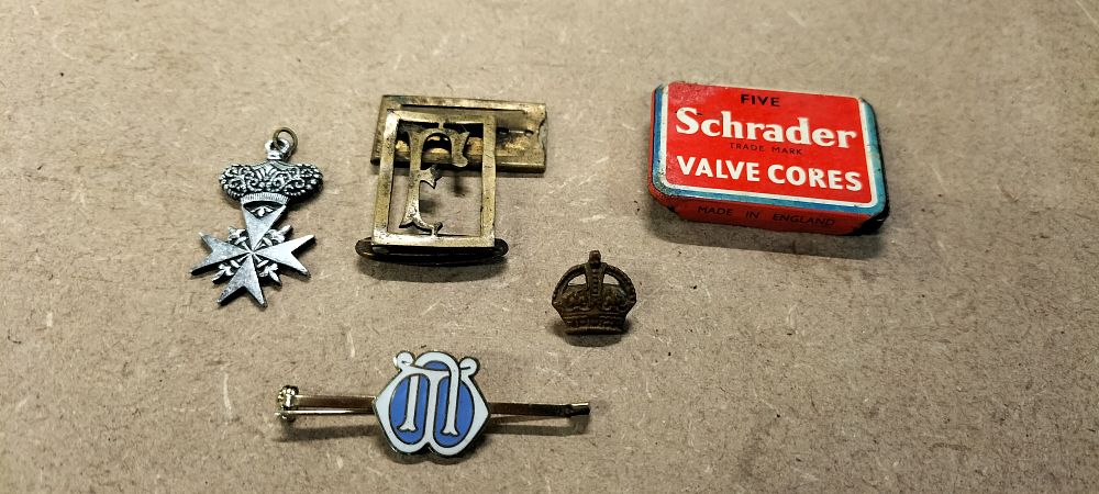 Lot 325: An Assortment of Vintage Badges, Medals, Ephemera