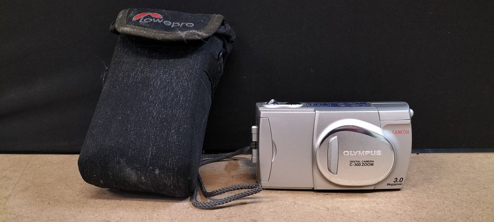 Lot 327: Olympus CAMEDIA C-300 ZOOM 3.0 Megapixel Digital Camera and Lowepro Case
