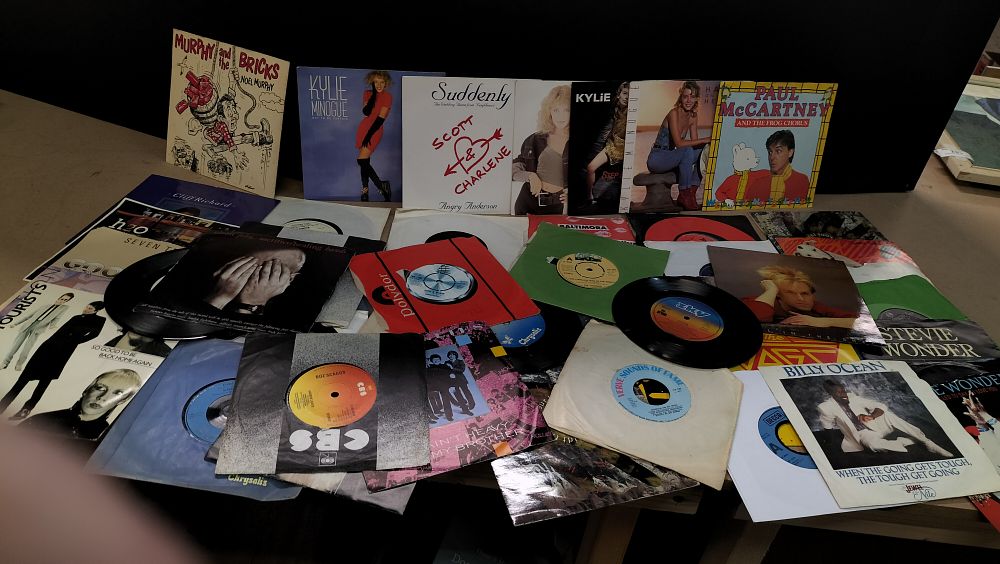 Lot 367: An Assortment of approximately 30 Vintage 7 Inch Vinyl Singles