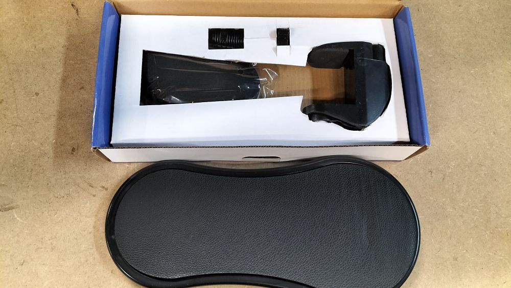 Lot 372: A Keerqi Ergonomic Desktop Armrest Support Set