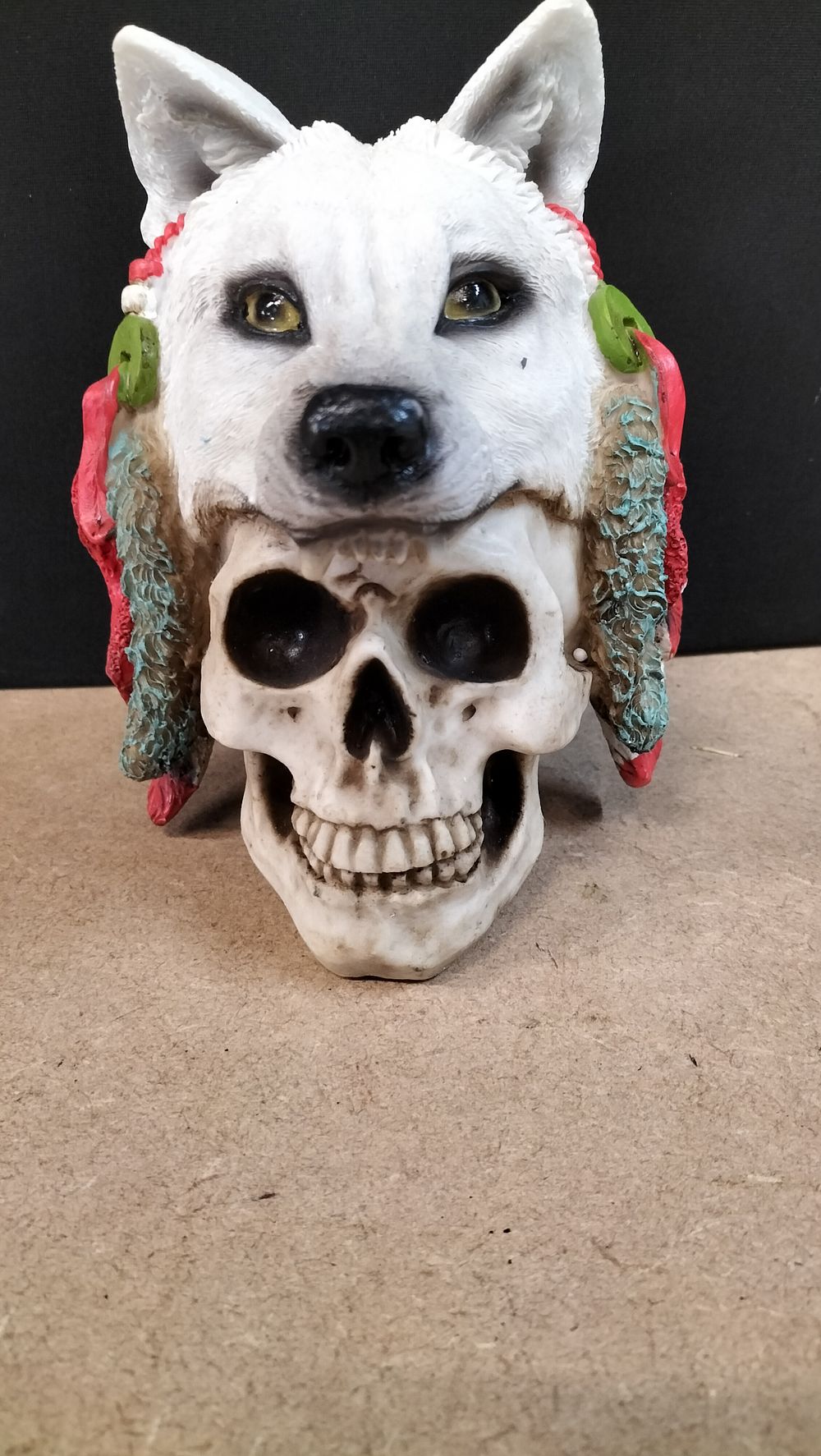 Lot 383: A Nemesis Now Alator Giftware Spirit Hunter Resin Skull Figurine