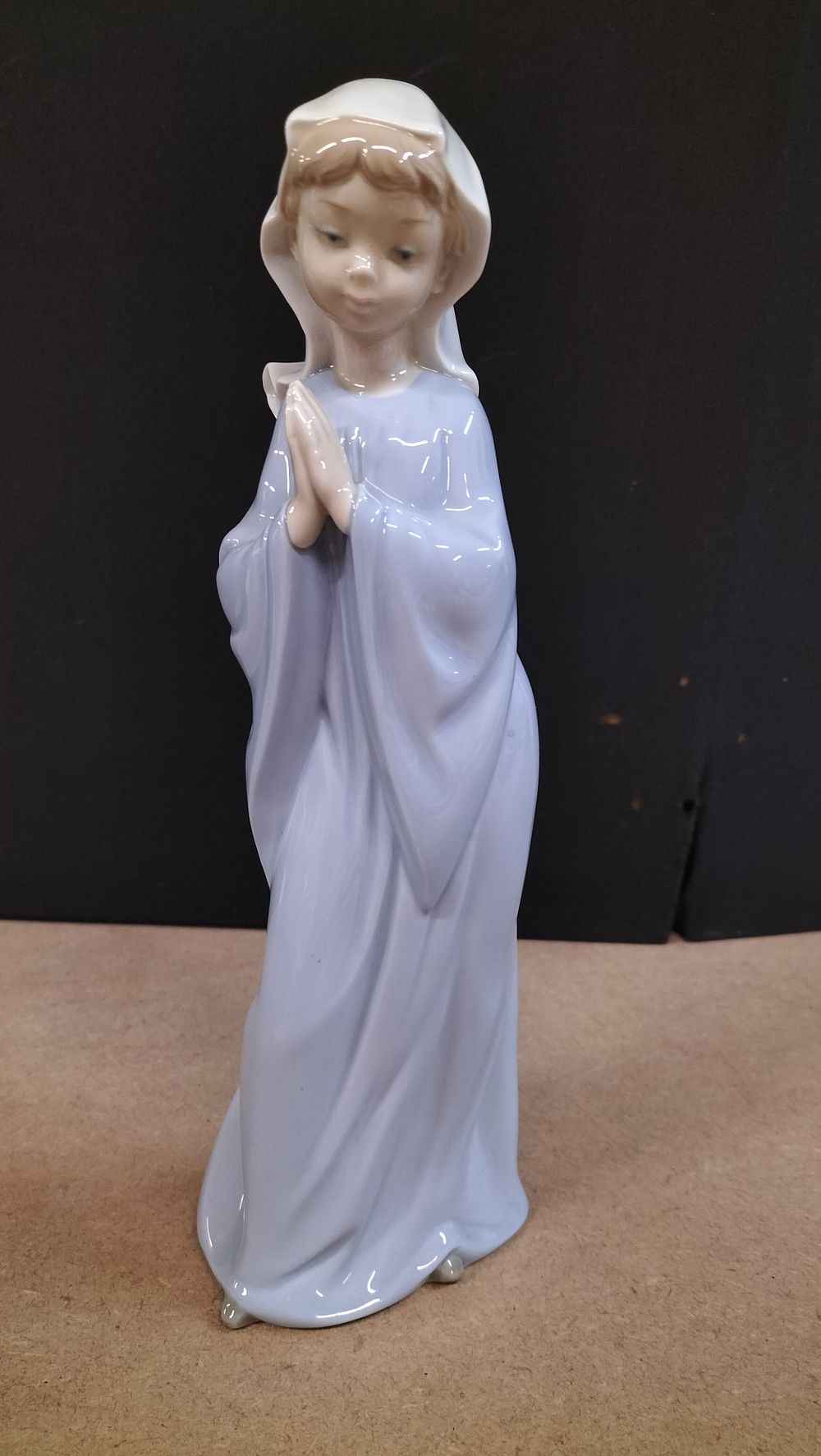 Lot 5: A NAO by Lladró Porcelain Nina Piadosa Figurine, A-13O