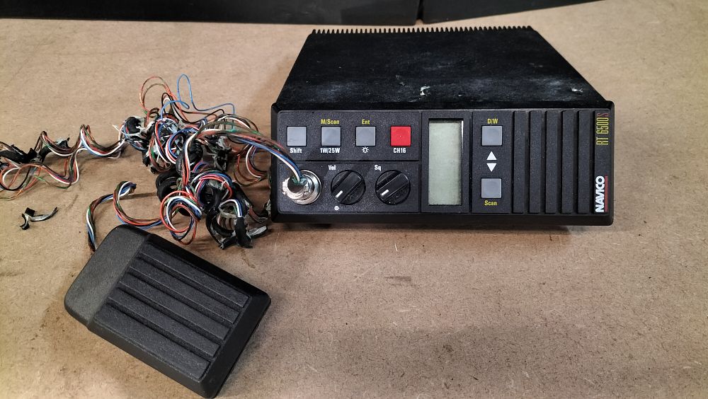 Lot 16: A Navico RT 6500 S Marine VHF Radiotelephone with Handset