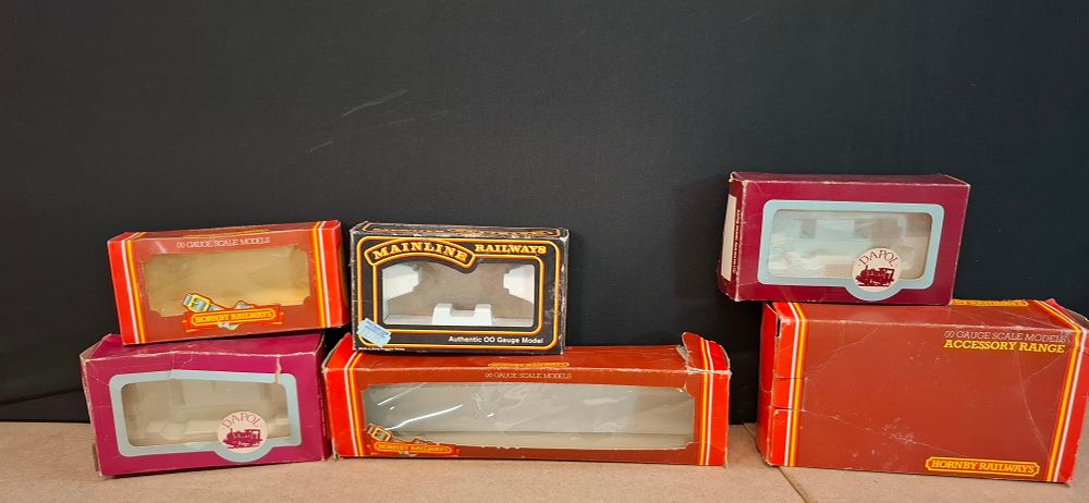 Lot 61: A Collection of 6 Hornby Railways, Empty Cardboard Boxes Mainline Railways and Dapol