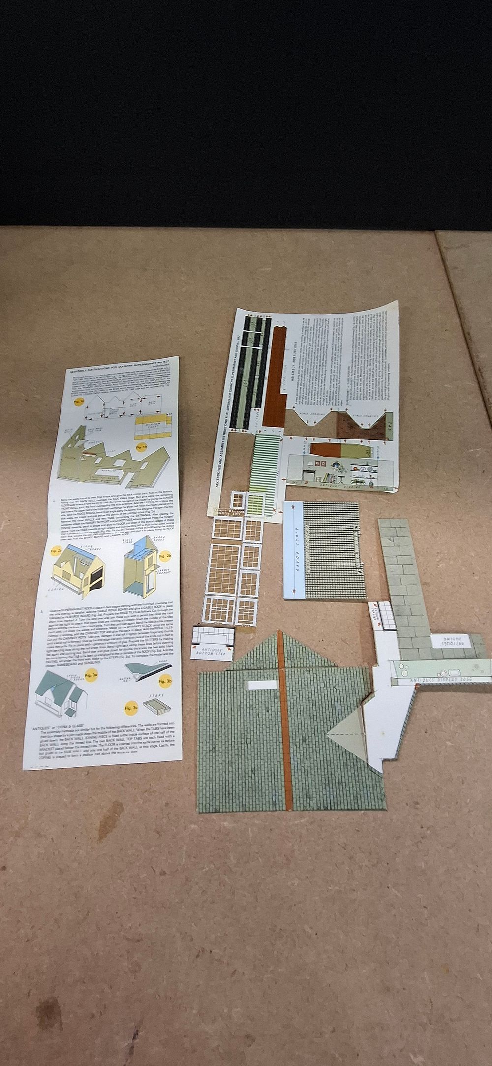 Lot 62: Superquick Country Supermarket and Shop No. B27 Unassembled Card Building Kit