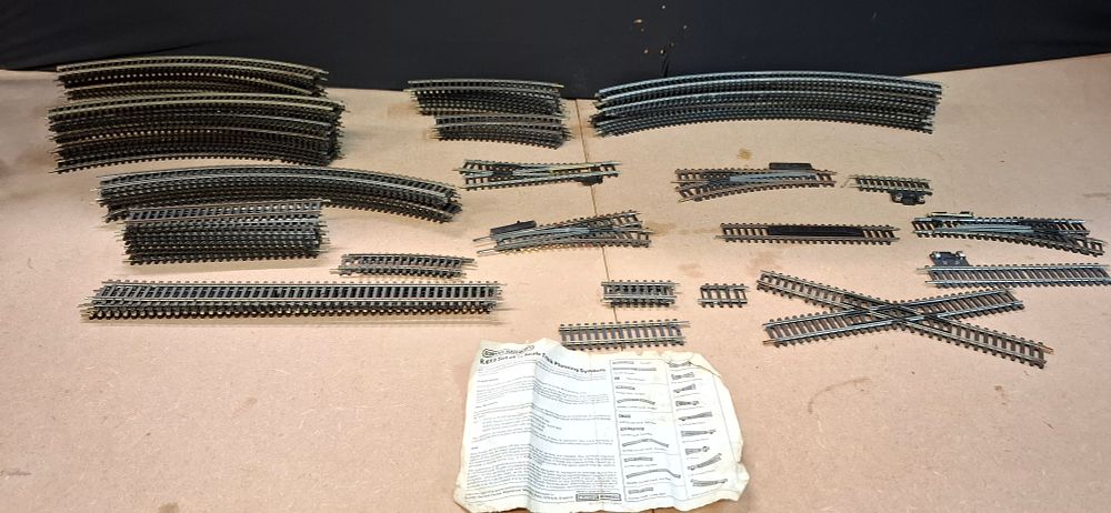 Lot 64: A Collection of Hornby Railways Plastic and Metal OO Gauge Model Track Sections