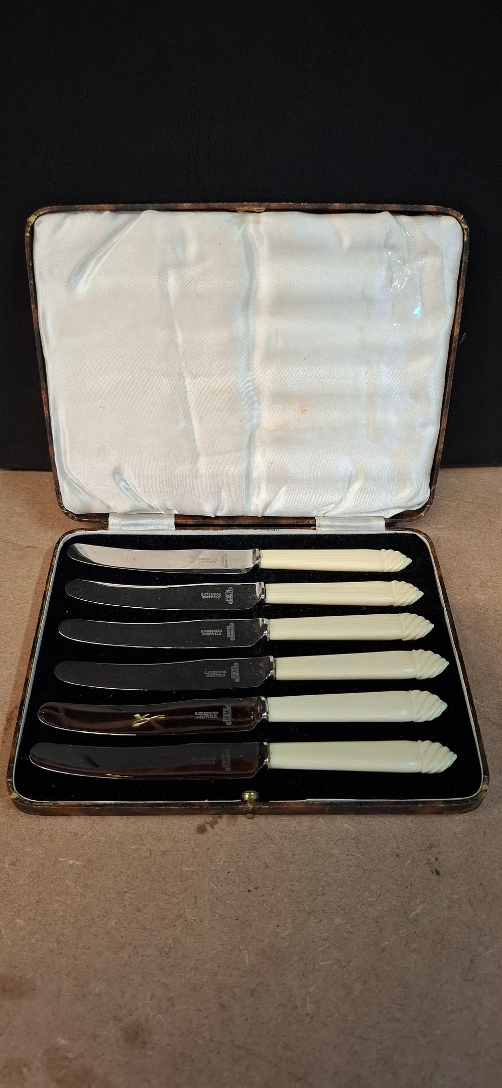 Lot 84: A Set of 6 G. Creswick Sheffield Stainless Steel Fruit Knives