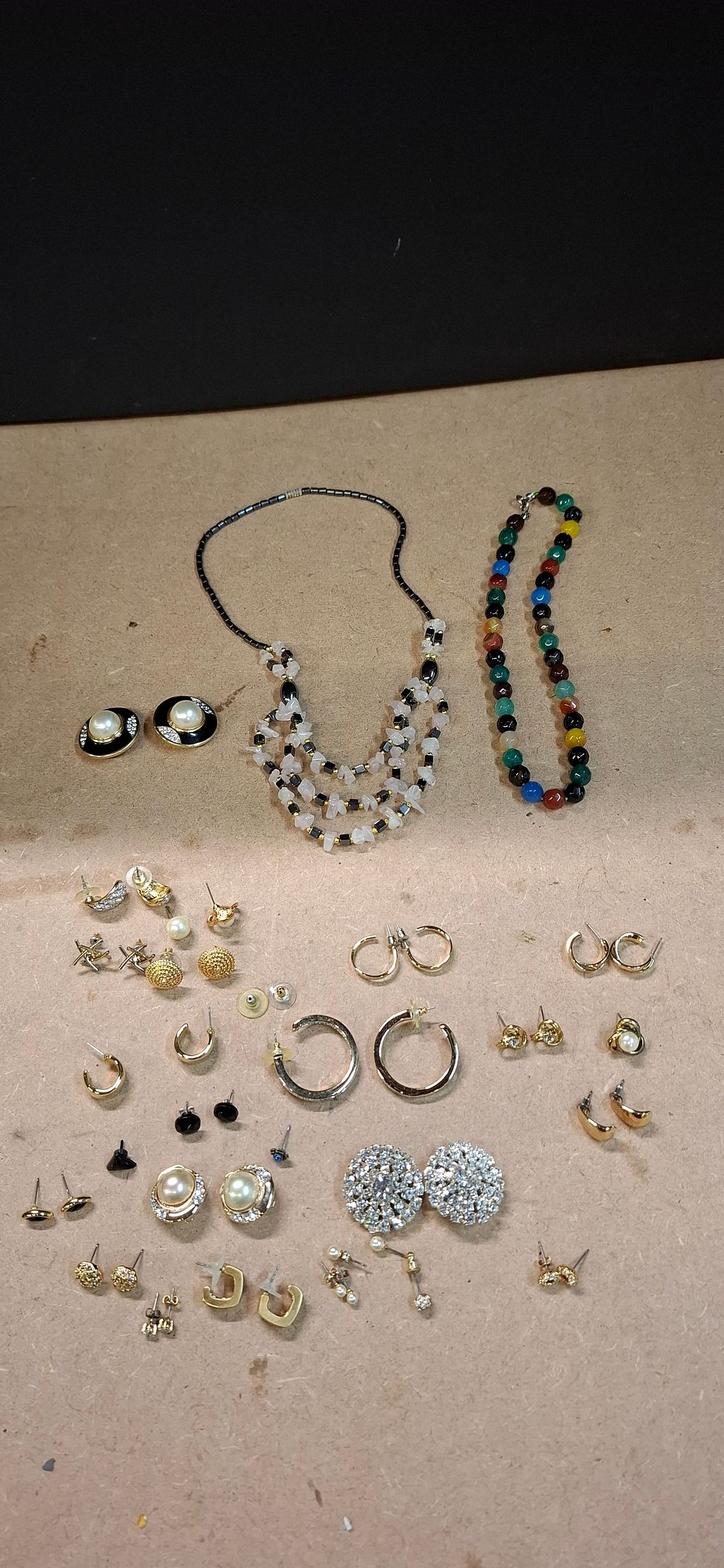 Lot 100: An Assortment of Yellow Metal and Beaded Costume Jewellery