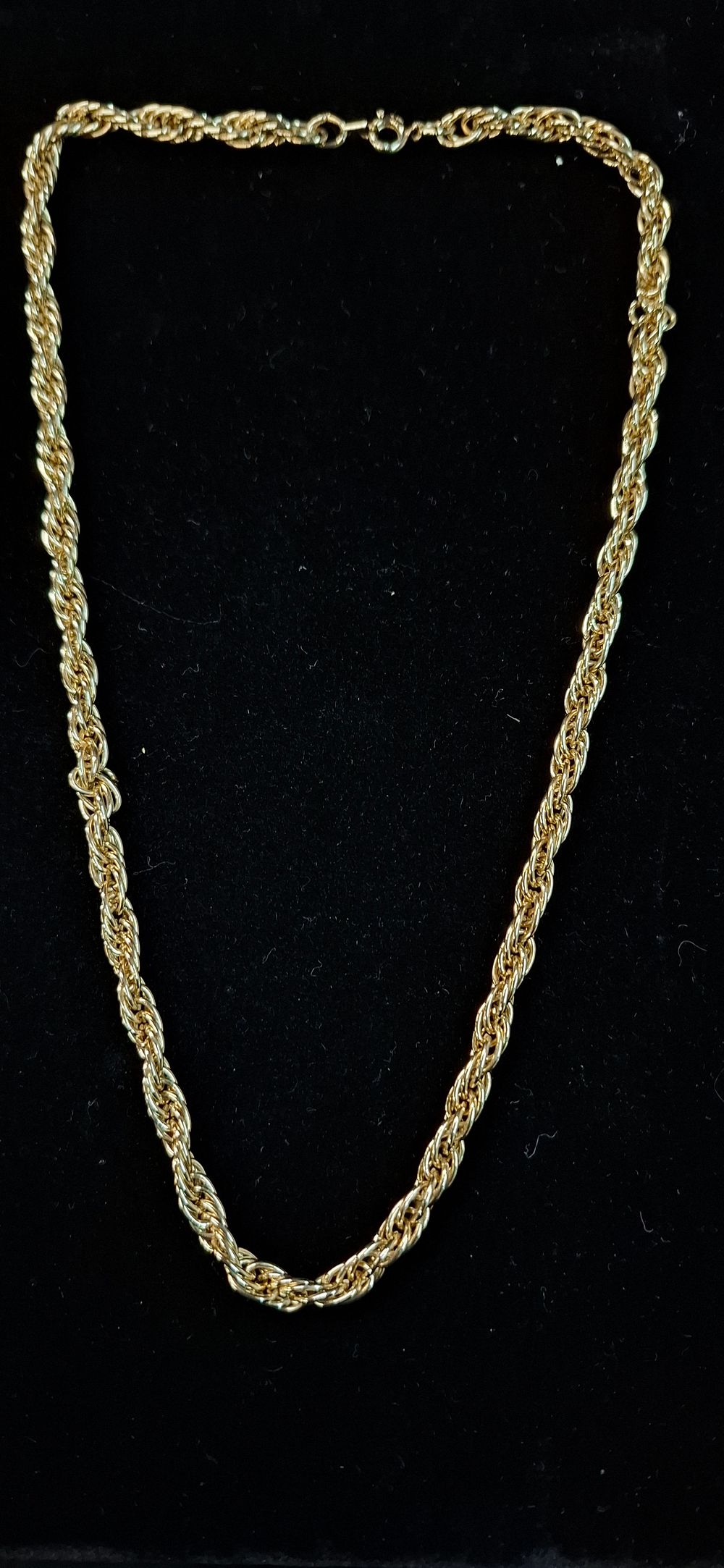 Lot 103: Yellow Metal Rope Chain Necklace