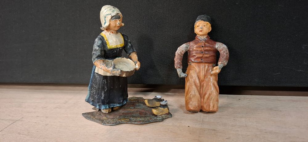 Lot 116: A Cast Metal Dutch Folk Costume Figurines A/F