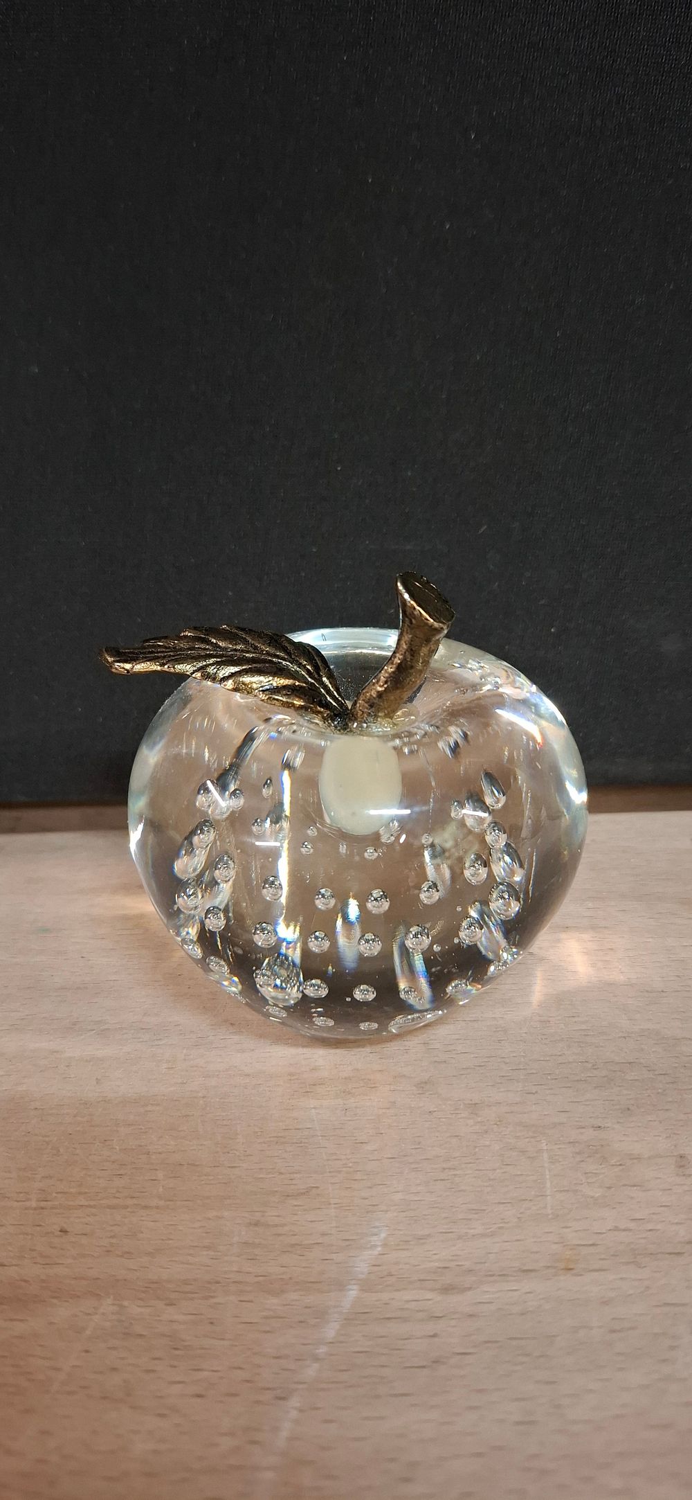 Lot 118: A Controlled Bubble Art Glass Apple Paperweight