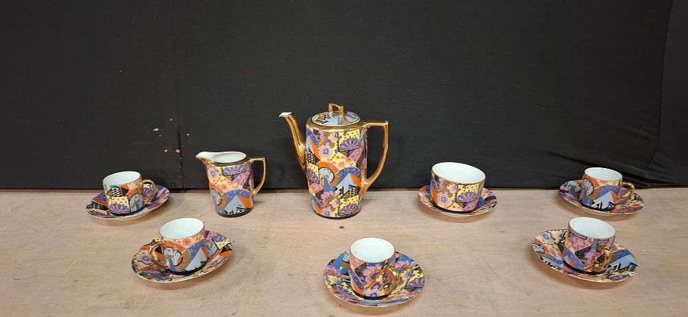 Lot 121: A Set of Art Deco Style Czechoslovakian Porcelain Tableware, Design 34