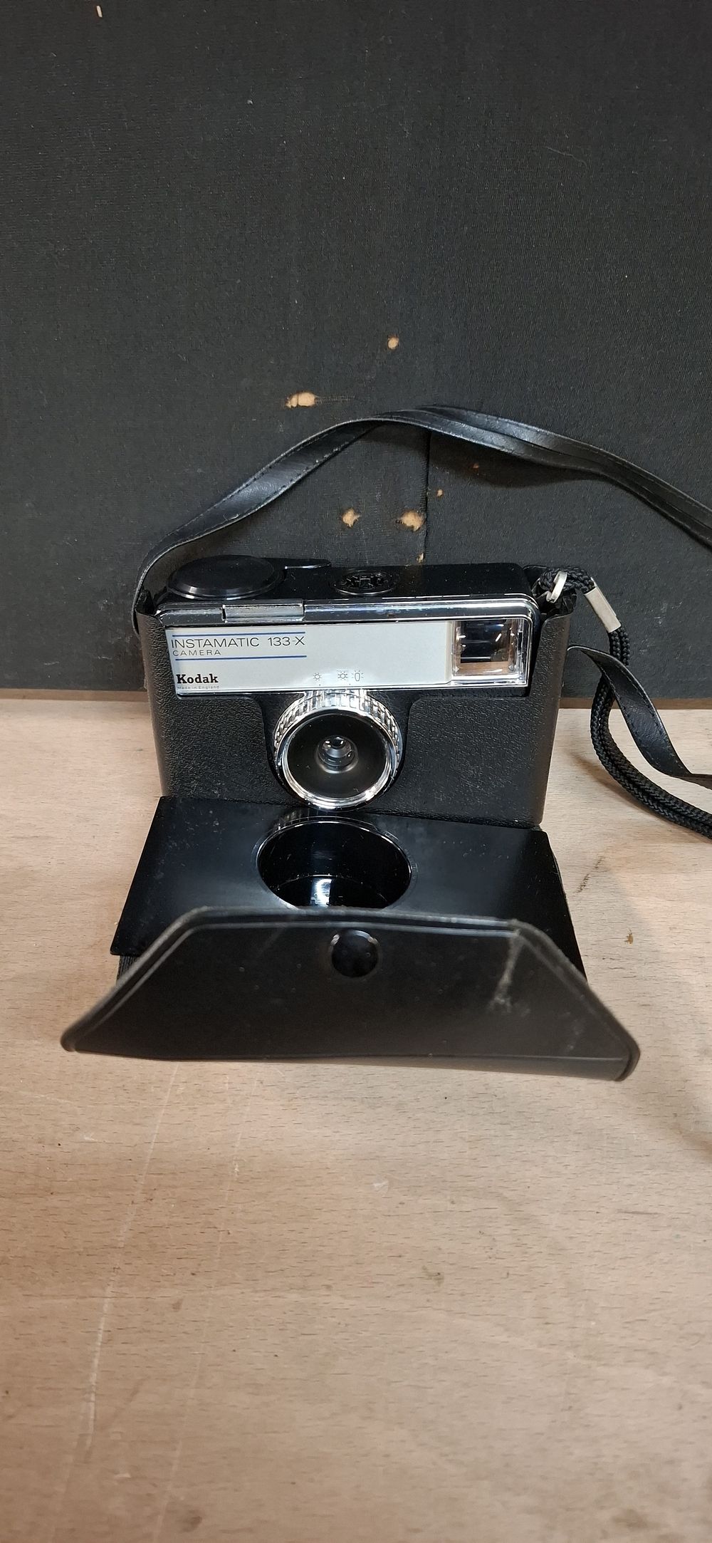 Lot 122: A Vintage Kodak Instamatic 133-X 126 Cartridge Camera